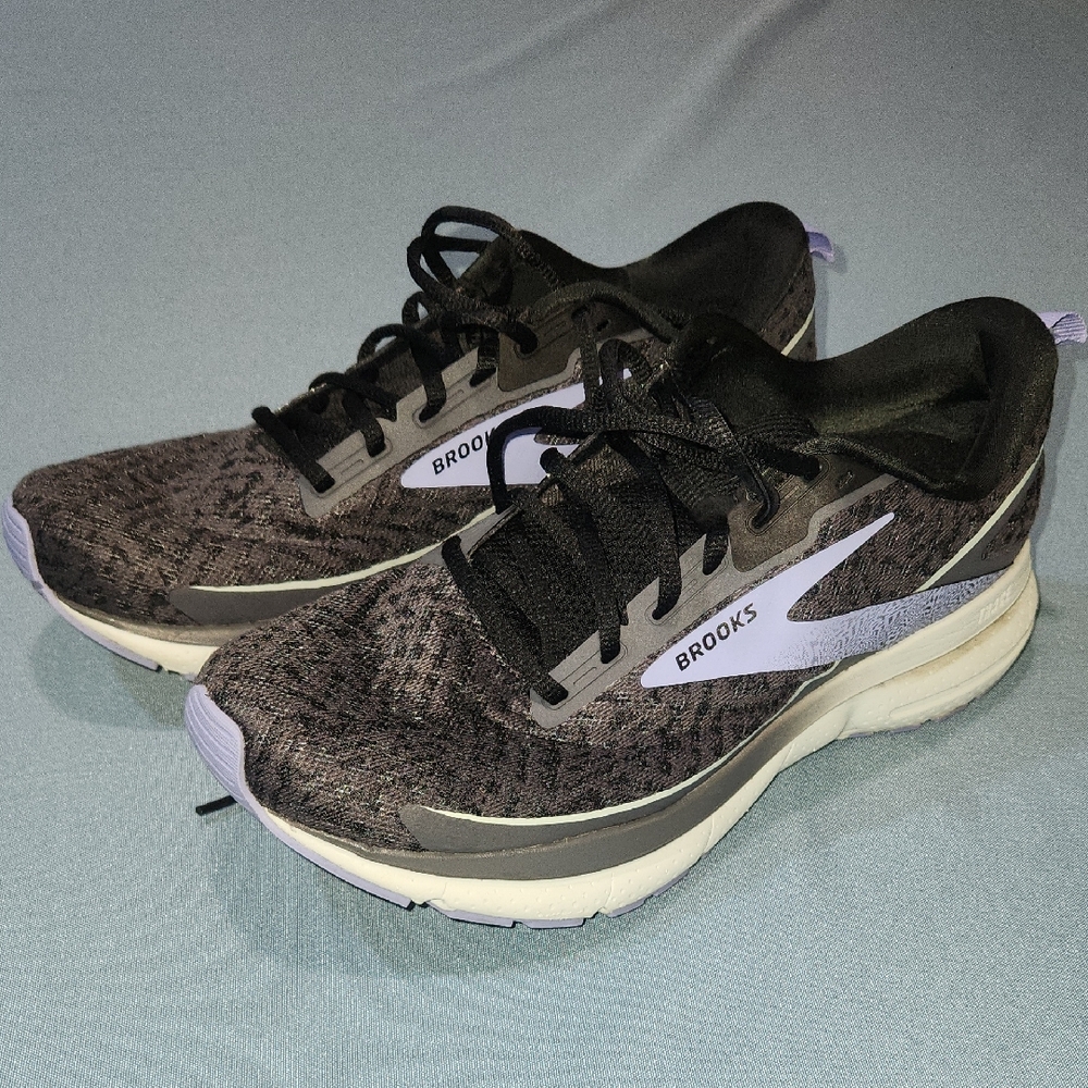 Brooks Trace 3 Charcoal And Purple Sneakers. Size 11 Womens.